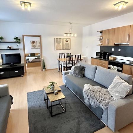 Apartment Tina - Old Town, Ac, Free Private Parking براتسيلافا المظهر الخارجي الصورة