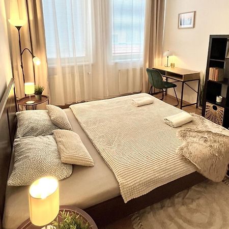 Apartment Tina - Old Town, Ac, Free Private Parking براتسيلافا المظهر الخارجي الصورة