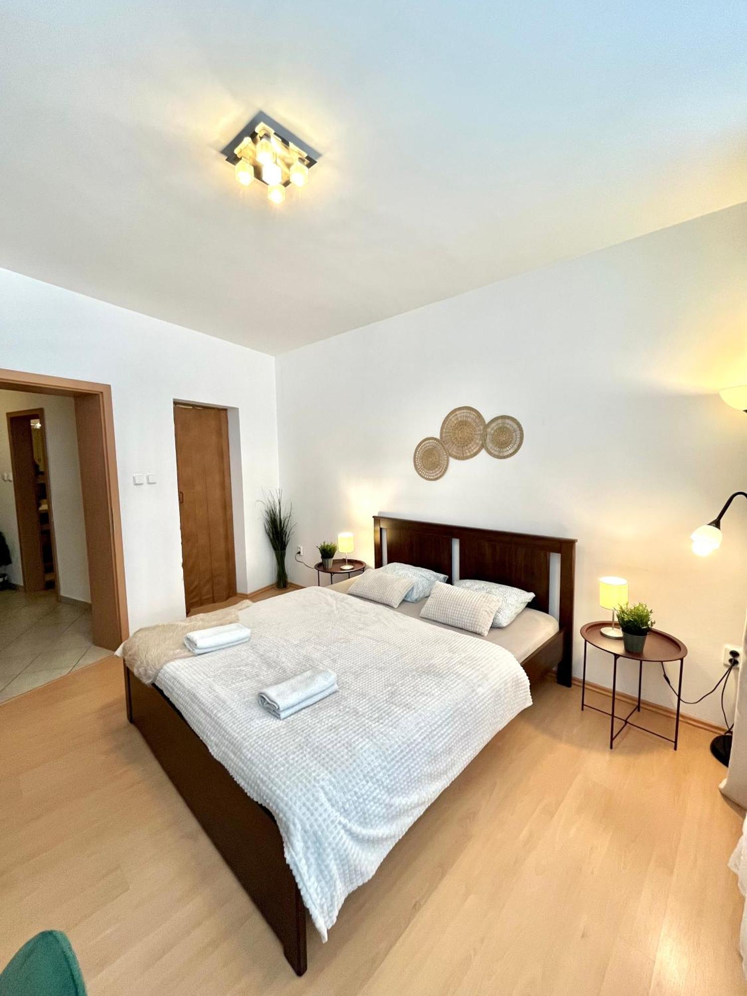 Apartment Tina - Old Town, Ac, Free Private Parking براتسيلافا المظهر الخارجي الصورة