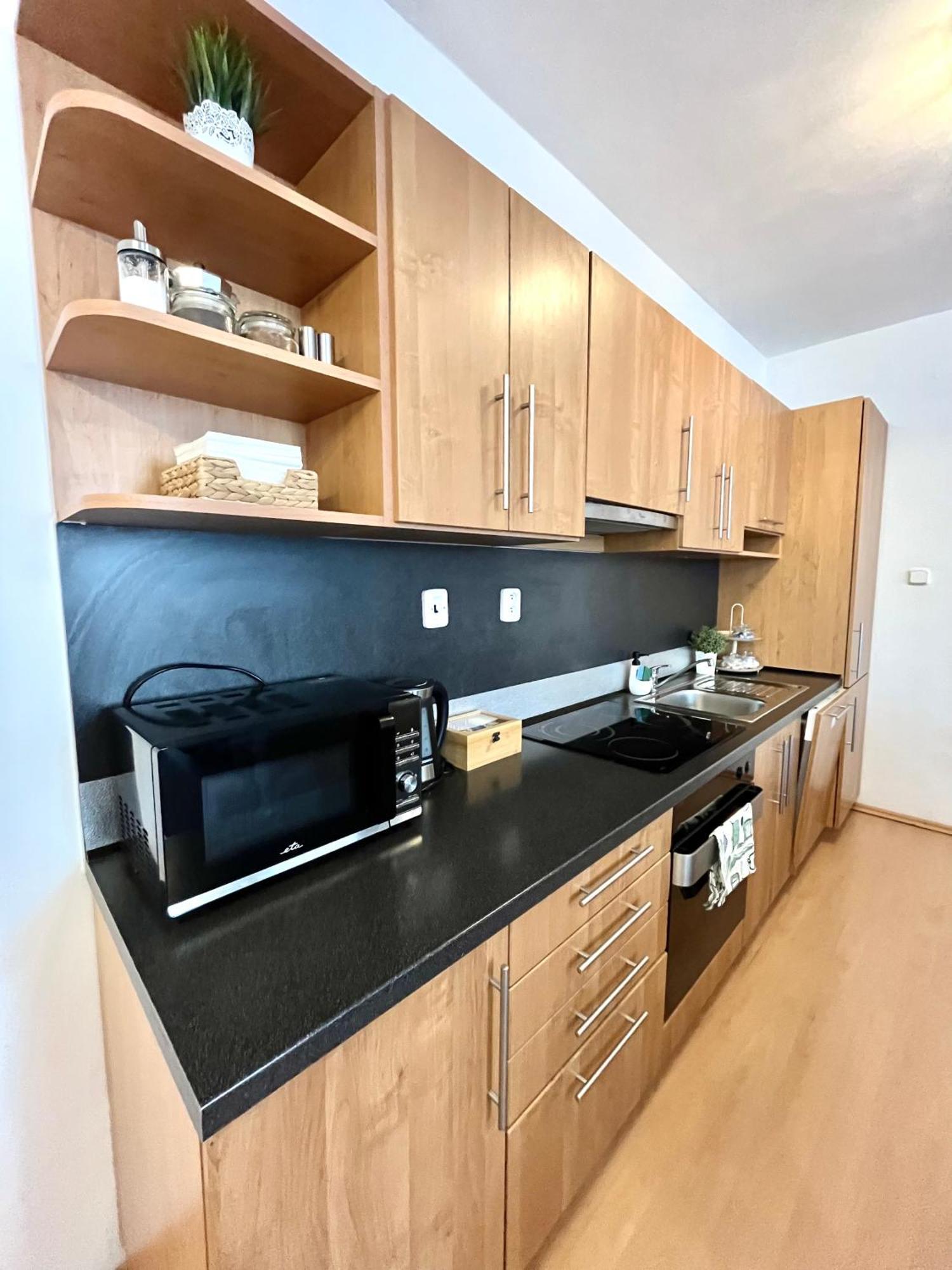 Apartment Tina - Old Town, Ac, Free Private Parking براتسيلافا المظهر الخارجي الصورة
