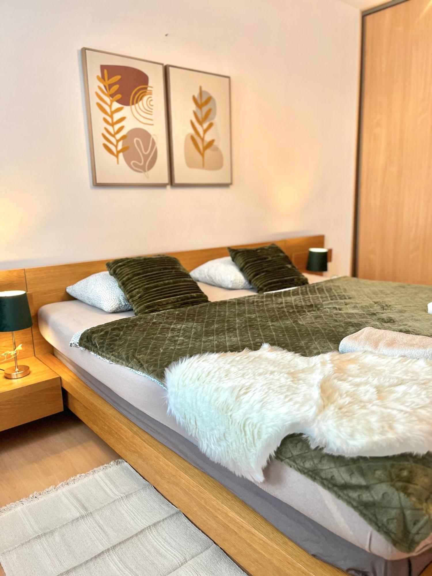 Apartment Tina - Old Town, Ac, Free Private Parking براتسيلافا المظهر الخارجي الصورة