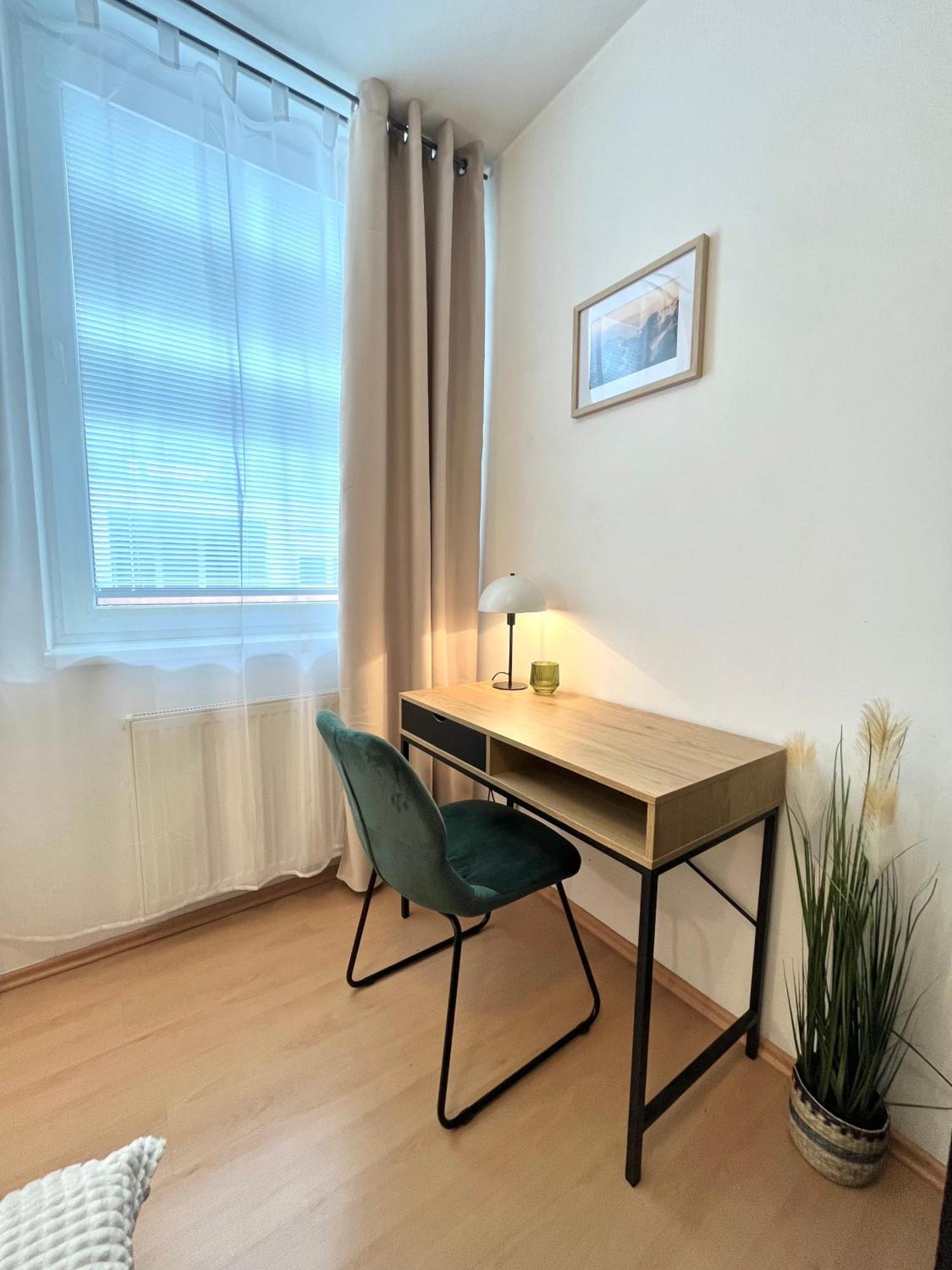 Apartment Tina - Old Town, Ac, Free Private Parking براتسيلافا المظهر الخارجي الصورة