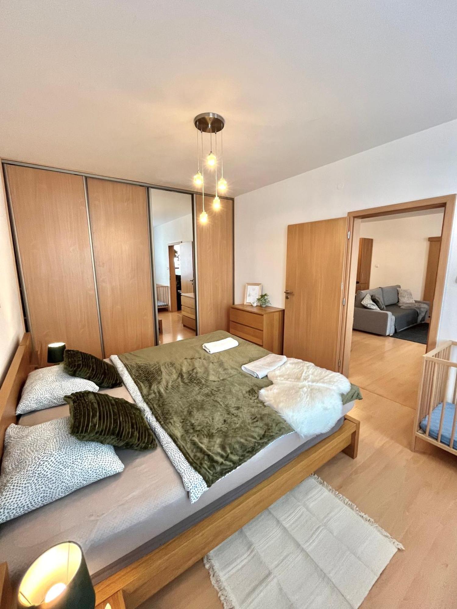 Apartment Tina - Old Town, Ac, Free Private Parking براتسيلافا المظهر الخارجي الصورة