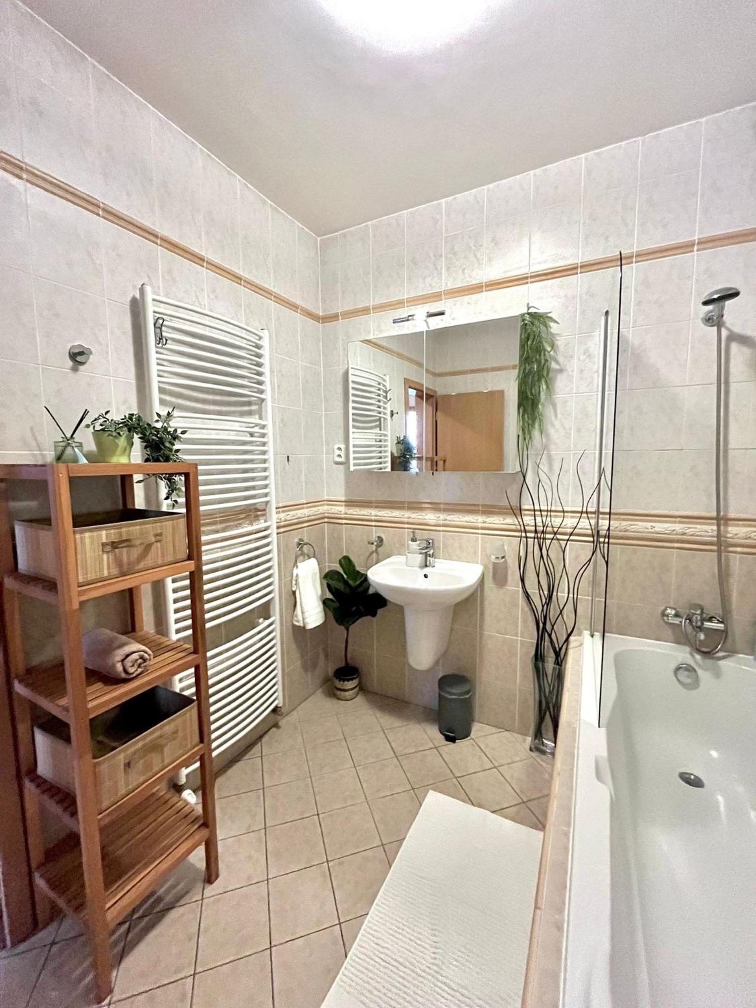 Apartment Tina - Old Town, Ac, Free Private Parking براتسيلافا المظهر الخارجي الصورة