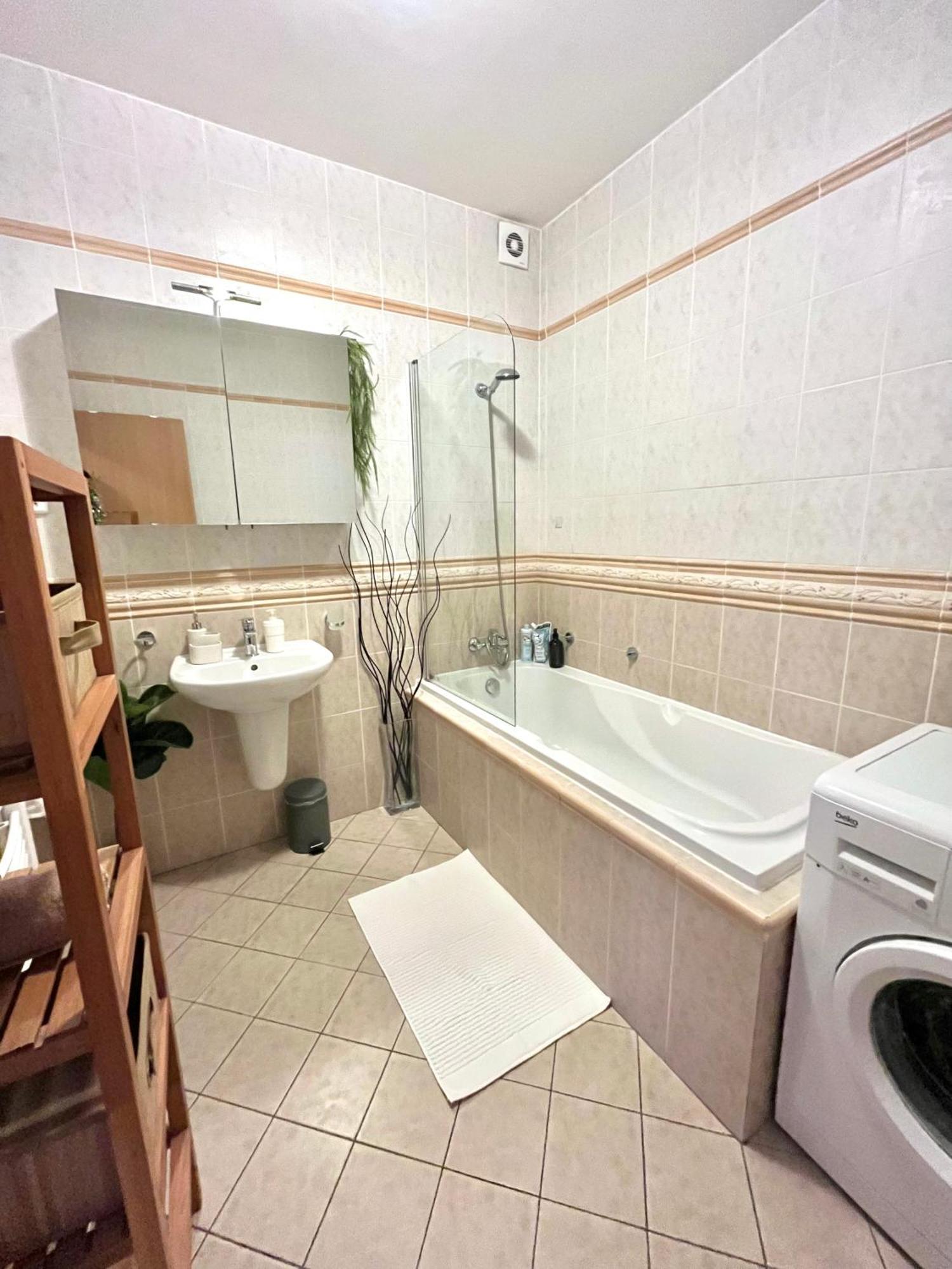 Apartment Tina - Old Town, Ac, Free Private Parking براتسيلافا المظهر الخارجي الصورة